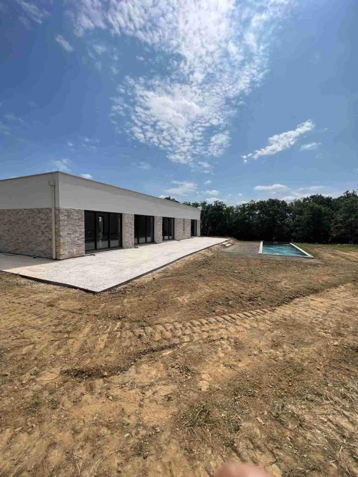 Allée de maison en béton lavé Samatan