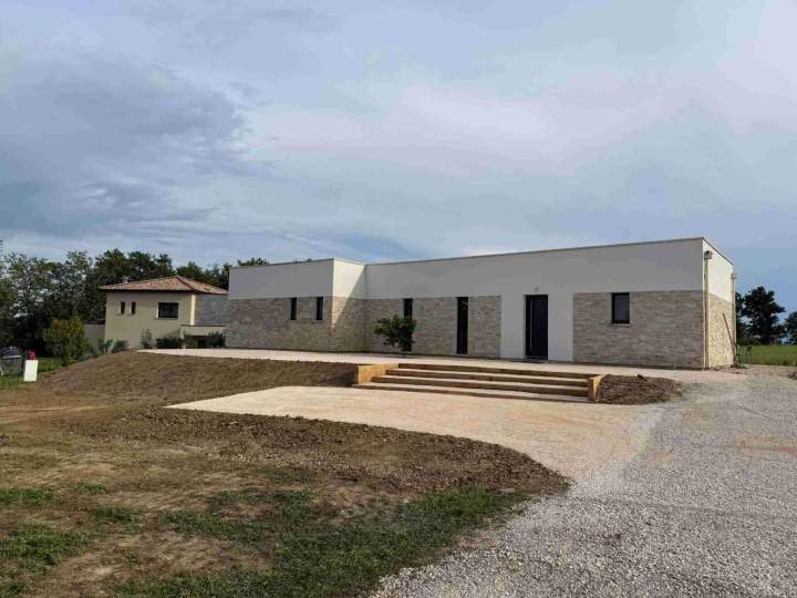 Aménagement cour et allée en béton désactivé Samatan